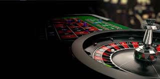 Meja dealer langsung blackjack di aplikasi ekotogel dengan notifikasi MotoGP